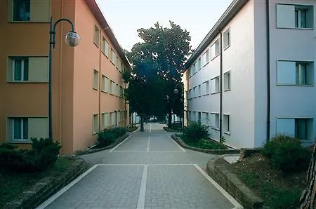 فندق The Church Village