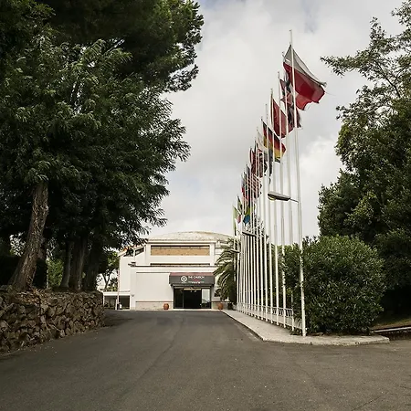 فندق The Church Village