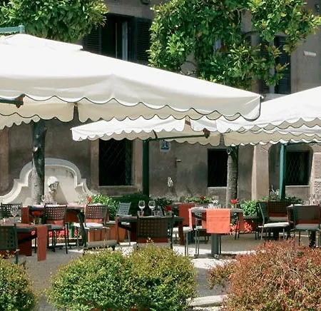فندق The Church Village 3*