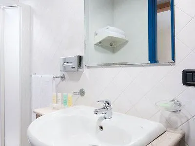 فندق The Church Village